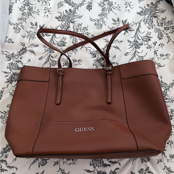 Guess purse/tote - Picture 1 of 2